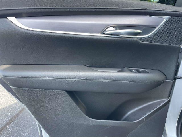Used 2017 Cadillac XT5 Luxury w/ Driver Awareness Package FWD image 12
