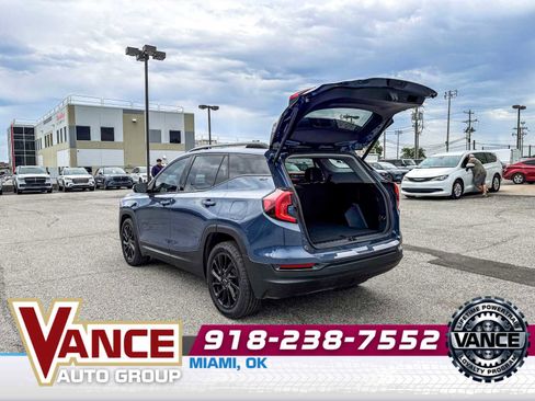 Used 2024 GMC Terrain SLT w/ Elevation Edition FWD image 15