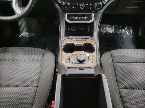 Used 2023 GMC Acadia SLE w/ Driver Convenience Package image 18