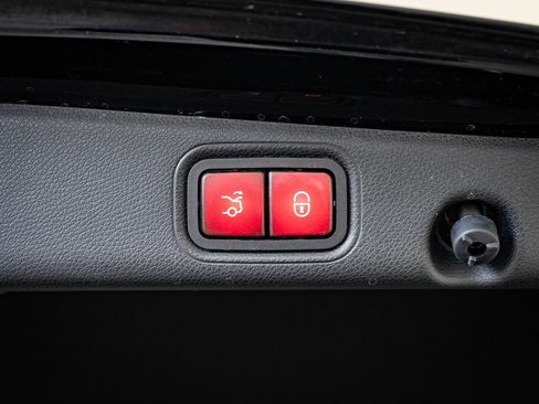 Used 2018 Mercedes-Benz E 400 4MATIC Sedan image 19