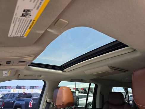 Used 2017 Cadillac Escalade ESV Premium Luxury AWD/4WD image 25