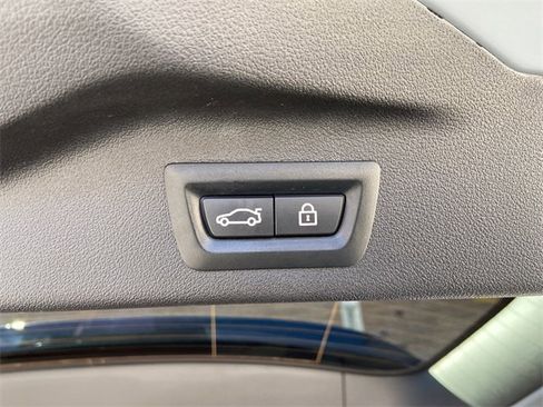 Used 2023 BMW X7 xDrive40i w/ M Sport Package image 29