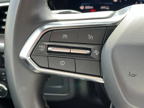 Used 2025 Chevrolet Suburban Z71 AWD/4WD image 17