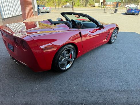 Used 2006 Chevrolet Corvette Convertible w/ Preferred Equipment Group image 13