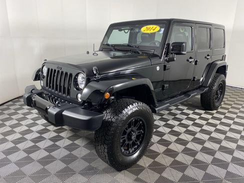 Used 2014 Jeep Wrangler Unlimited Sahara AWD/4WD image 9