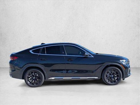 Used 2022 BMW X6 xDrive40i w/ Premium Package image 4