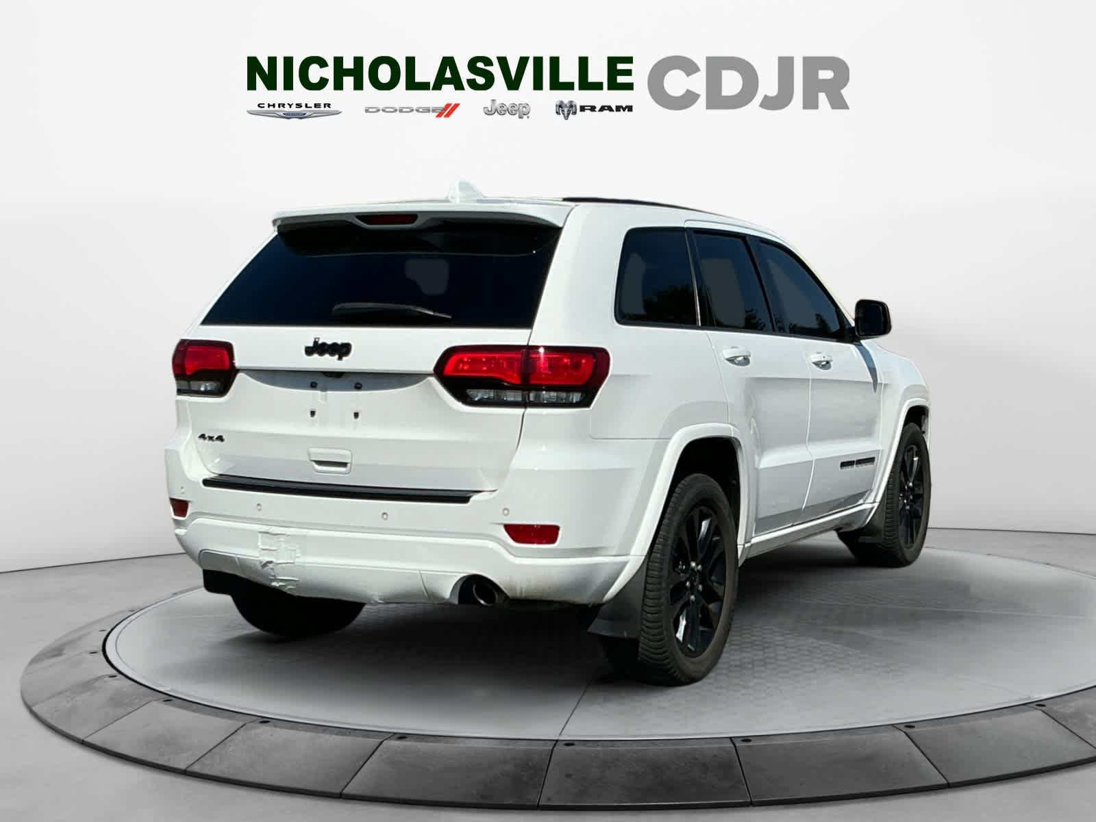 Used 2018 Jeep Grand Cherokee Altitude AWD/4WD image 5