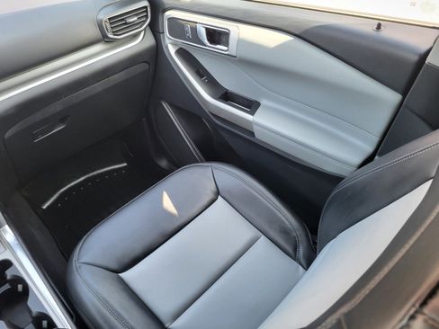 Certified 2022 Ford Explorer XLT w/ Equipment Group 202A image 16