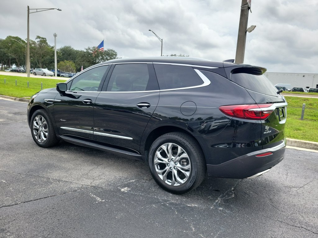 Used 2018 Buick Enclave Avenir w/ Avenir Technology Package FWD image 3