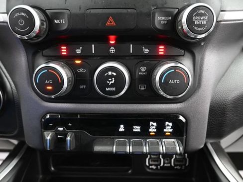Used 2020 RAM 1500 Big Horn AWD/4WD image 14