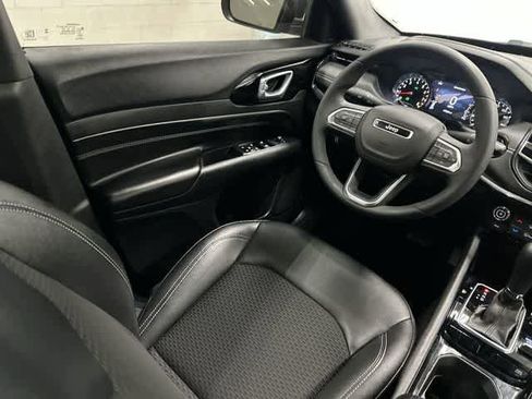 Used 2024 Jeep Compass Latitude w/ Convenience Group AWD/4WD image 12