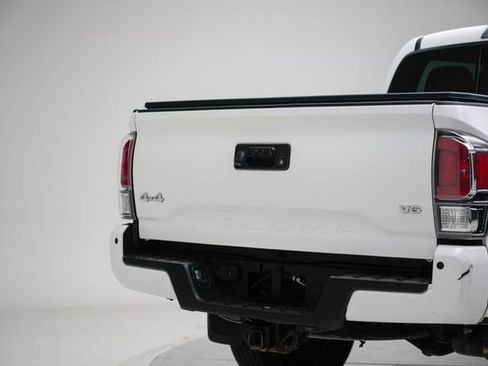 Used 2021 Toyota Tacoma Limited image 12