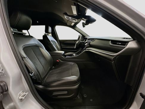 Used 2023 Jeep Grand Cherokee L Laredo image 33