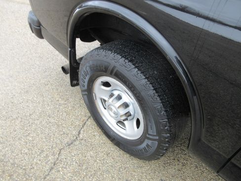 Used 2018 Chevrolet Express 2500 w/ Driver Convenience Package image 21