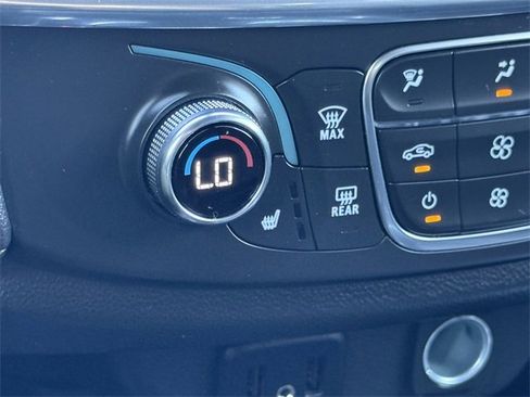 Used 2023 Chevrolet Traverse LT image 22