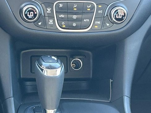 Used 2020 Chevrolet Equinox LT w/ Driver Convenience Package image 28