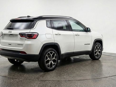 Used 2025 Jeep Compass Limited image 9