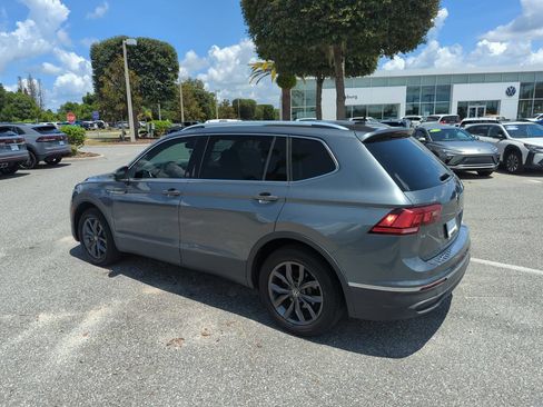 Used 2022 Volkswagen Tiguan SE FWD image 9