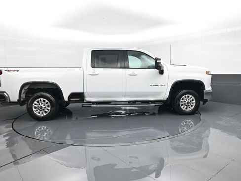 Used 2025 Chevrolet Silverado 2500 LT w/ Convenience Package AWD/4WD image 4