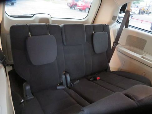 Used 2018 Dodge Grand Caravan SE w/ UConnect Hands-Free Group FWD image 17