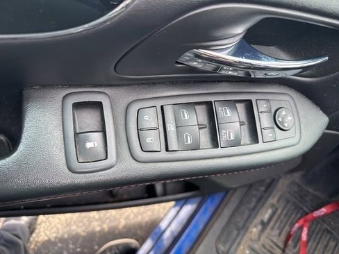 Used 2019 Dodge Grand Caravan SE image 11