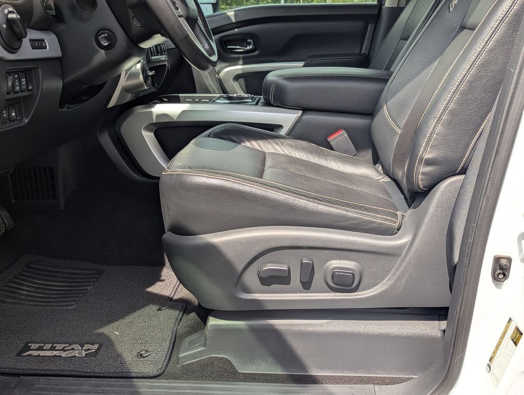Used 2018 Nissan Titan PRO-4X w/ Pro-4x Convenience Package AWD/4WD image 11