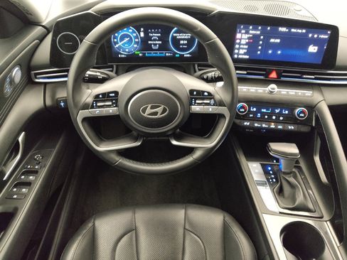 Used 2025 Hyundai Elantra Limited FWD image 22
