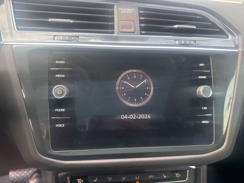 Used 2020 Volkswagen Tiguan SE image 5