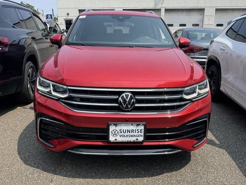Used 2024 Volkswagen Tiguan SEL R-Line AWD/4WD image 2