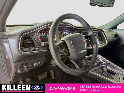 Used 2017 Dodge Challenger R/T image 7