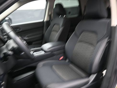 Used 2025 Nissan Pathfinder SV FWD image 20