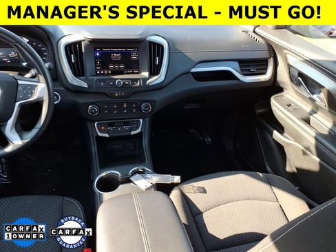 Used 2024 GMC Terrain SLE image 17