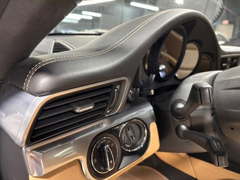 Used 2019 Porsche 911 Carrera S image 9