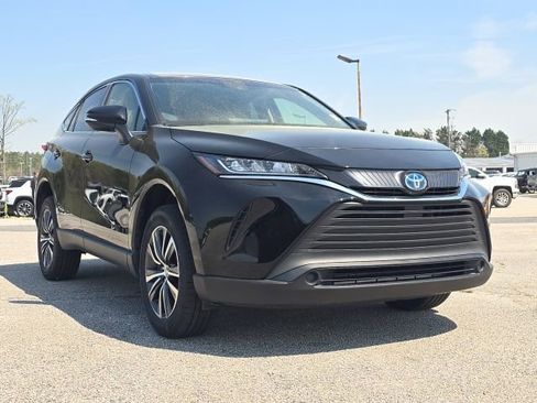 Used 2022 Toyota Venza LE image 7