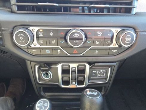 Certified 2025 Jeep Wrangler Unlimited Sahara AWD/4WD image 22