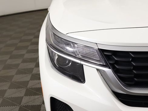 Used 2023 Kia Seltos LX image 11