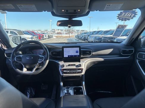 Used 2022 Ford Explorer XLT w/ Equipment Group 202A image 38