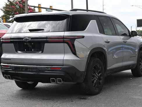 Used 2026 Chevrolet Traverse LT w/ Midnight/Sport Edition FWD image 11