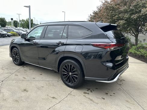 Used 2025 Toyota Highlander XSE AWD/4WD image 8