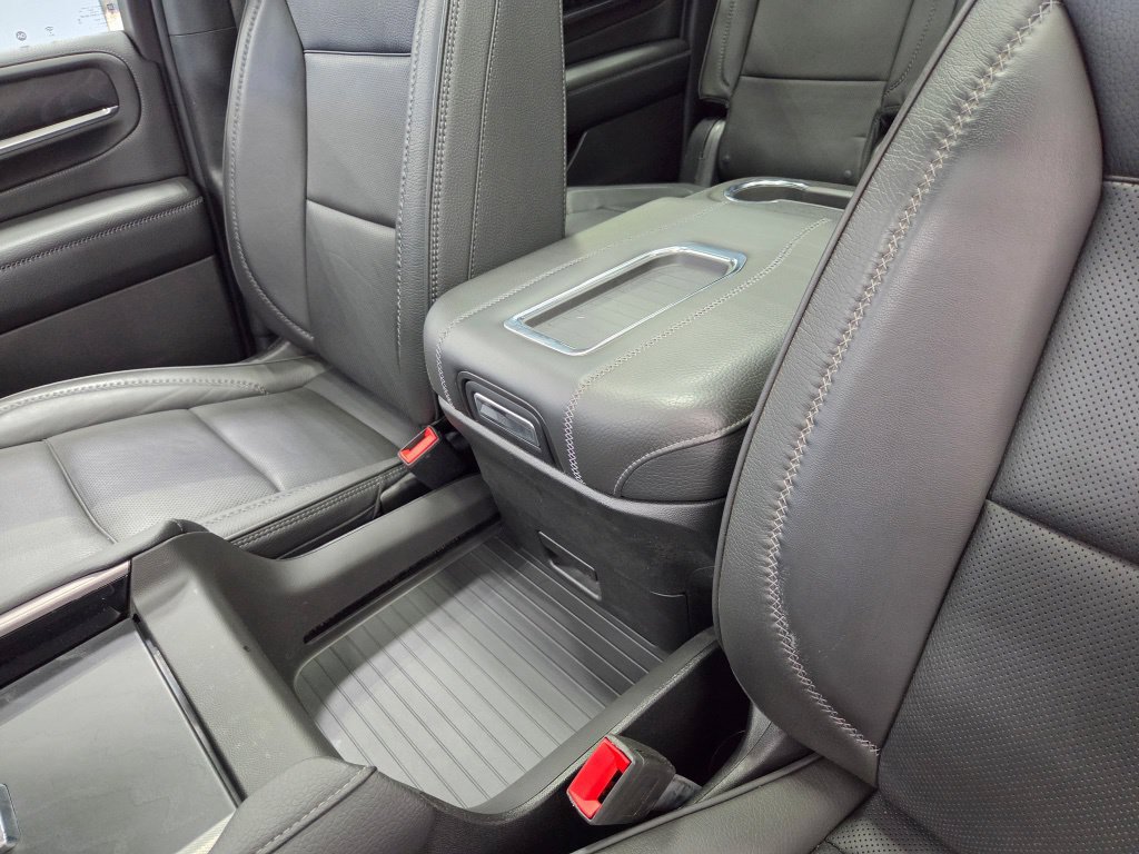Used 2022 GMC Yukon XL Denali AWD/4WD image 44