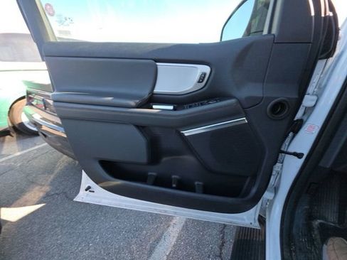 Used 2025 Ford Expedition Active image 13