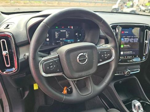 Used 2025 Volvo XC40 B5 Plus AWD/4WD image 6