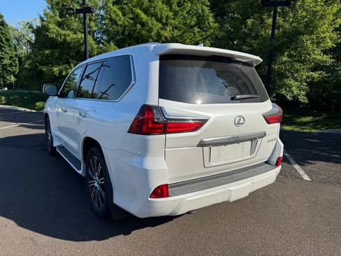 Used 2021 Lexus LX 570 4WD w/ Luxury Package image 3