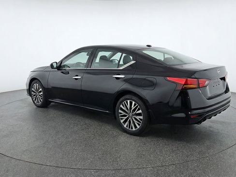 Used 2025 Nissan Altima 2.5 SV image 6