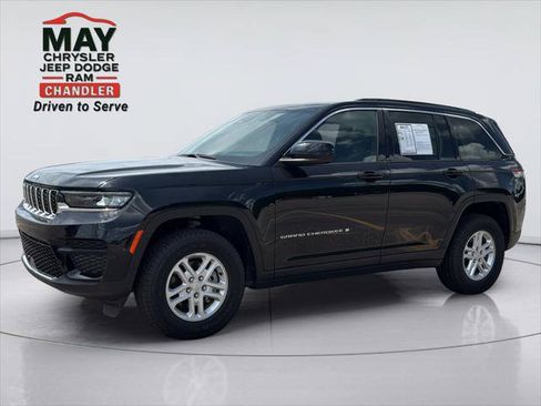Certified 2024 Jeep Grand Cherokee Laredo w/ Trailer Tow Package AWD/4WD image 3