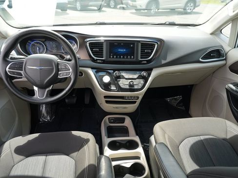 Used 2021 Chrysler Voyager LX FWD image 25