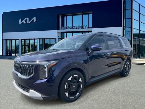 Certified 2025 Kia Carnival EX FWD image 3