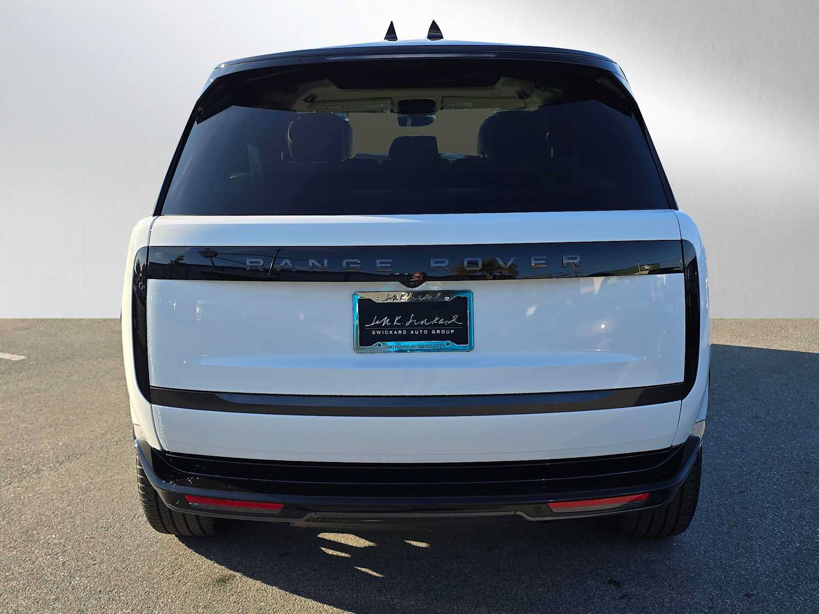 New 2025 Land Rover Range Rover Long Wheelbase SE AWD/4WD image 4