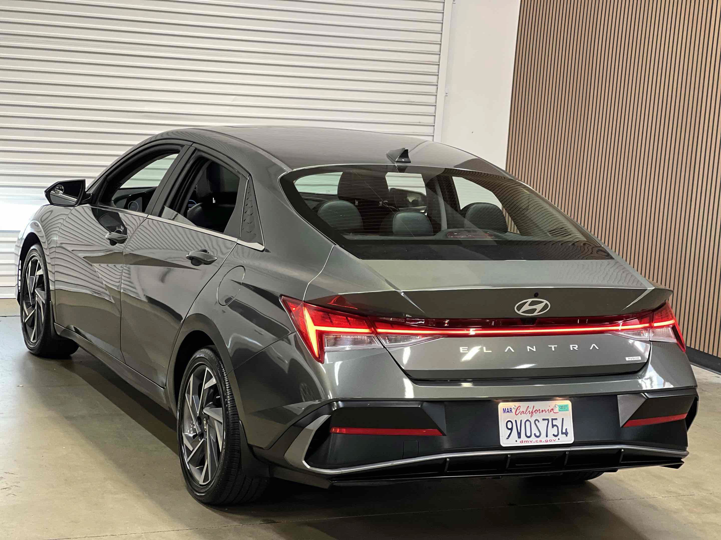 Used 2025 Hyundai Elantra Limited FWD image 2