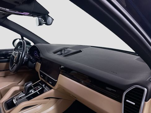 Used 2021 Porsche Cayenne image 29